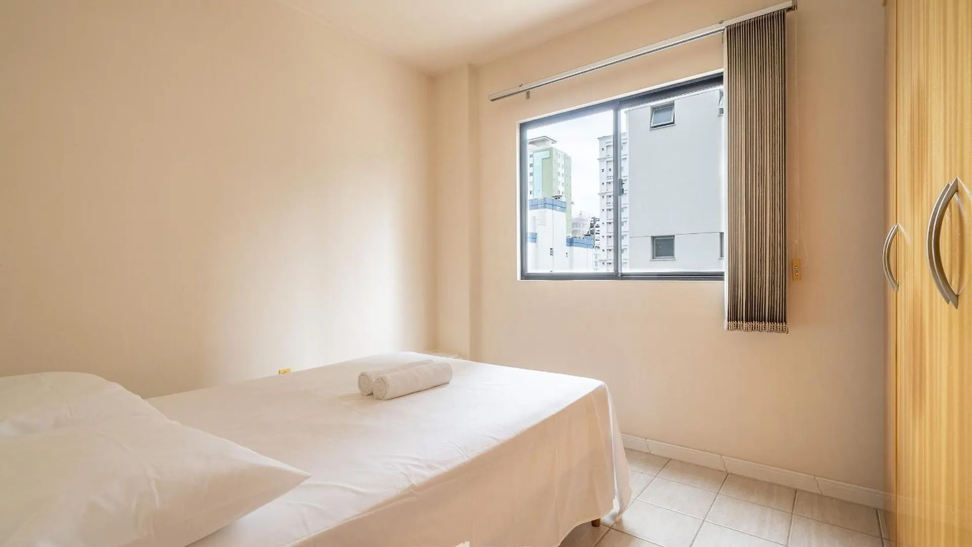 Apto Vista Mar C/ Churrasq. Em Itapema Gbl601