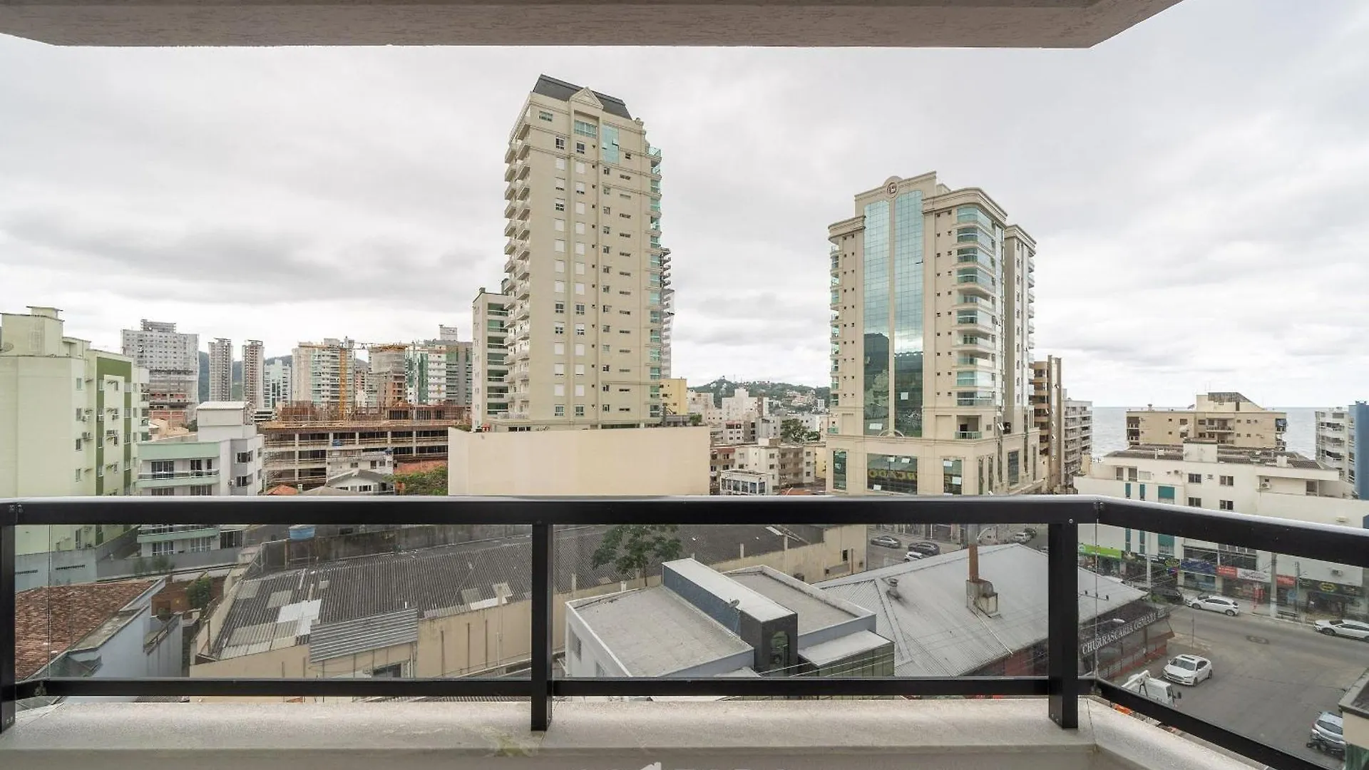 Apto Vista Mar C/ Churrasq. Em Itapema Gbl601