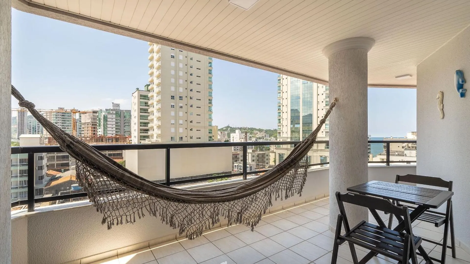 Apto Vista Mar C/ Churrasq. Em Itapema Gbl601 contacts